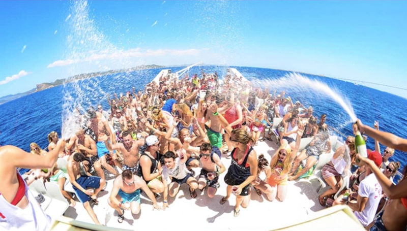 Fiesta en barco boat party en Málaga para despedidas